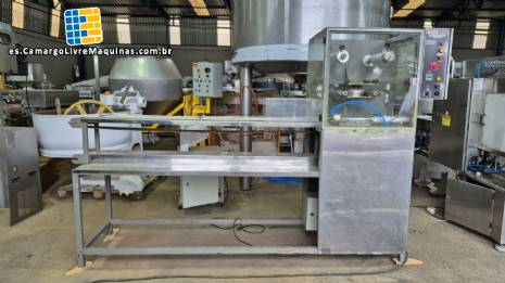 Selladora autom�tica Engemaq para tarros, botellas y vasos con cierre de pl�stico, 900 tarros por hora.