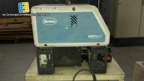 M�quina caliente del pegamento