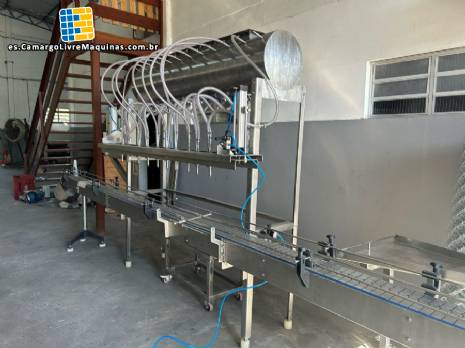 Llenadora lineal semiautom�tica con sistema de tapado