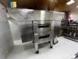 Horno transportador Lincoln de acero inoxidable para hornear galletas y pizza.