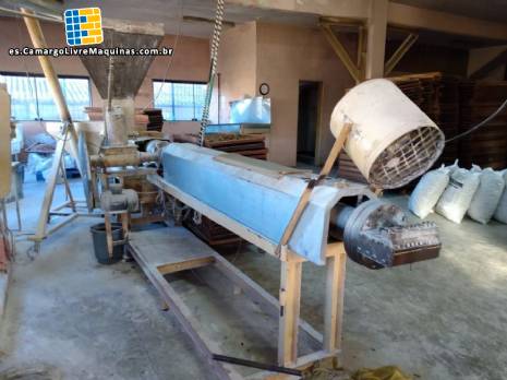 Extrusora para pasta de pellets de trigo