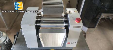 Refinador de tres rodillos para cilindros de sobremesa para laboratorios Exakt