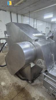 Cortadora/rompedora de bloques de carne Ibrasmak con picadora Simetria y cinta transportadora. Cortadora/rompedora de bloques de carne Ibrasmak con picadora Simetria y cinta transportadora.