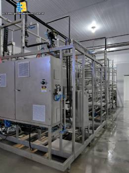Sistema de pasteurización UHT a temperatura ultra alta para el procesamiento térmico de líquidos, zumos, salsas y caldos, SPX APV, 6.000 litros por hora. Sistema de pasteurización UHT a temperatura ultra alta para el procesamiento térmico de líquidos, zumos, salsas y caldos, SPX APV, 6.000 litros por hora.